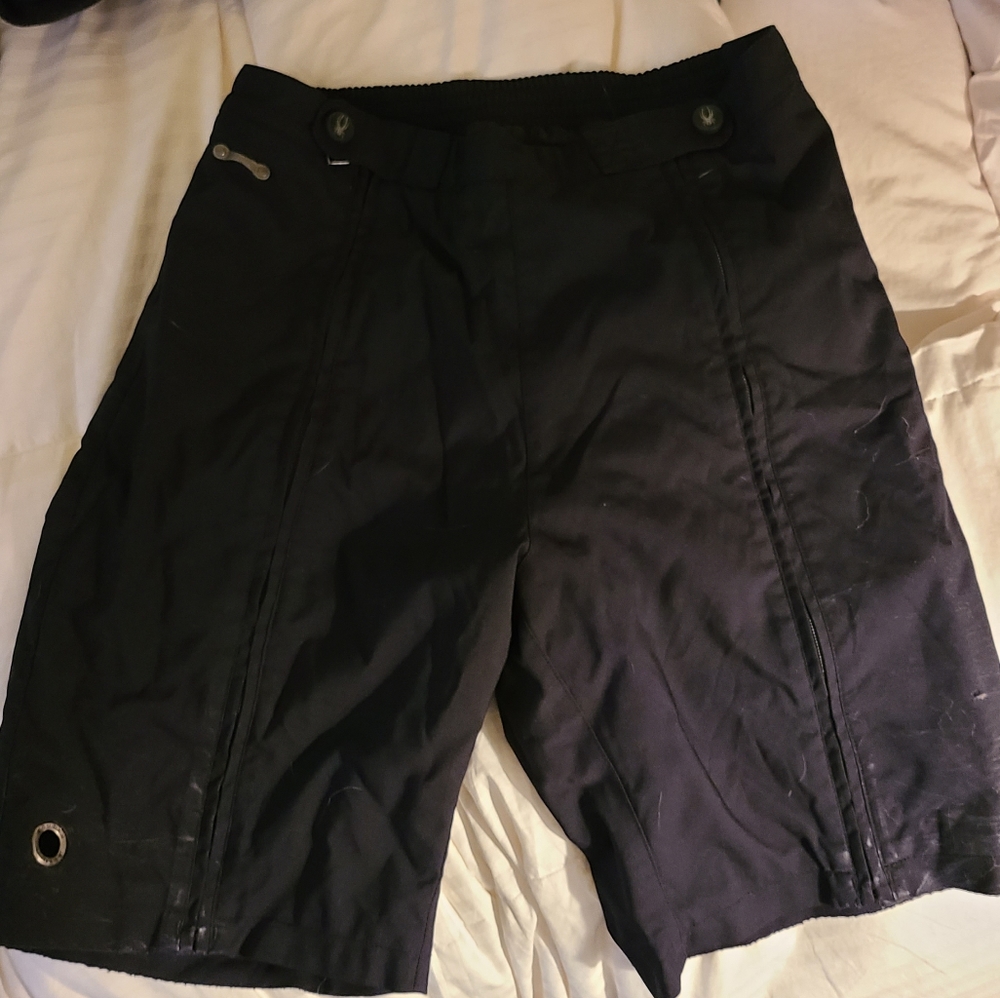 Men's medium Spyder training shorts
